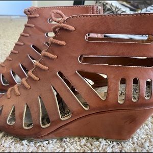 5 for $35/ Brash Brown Leather Wedges